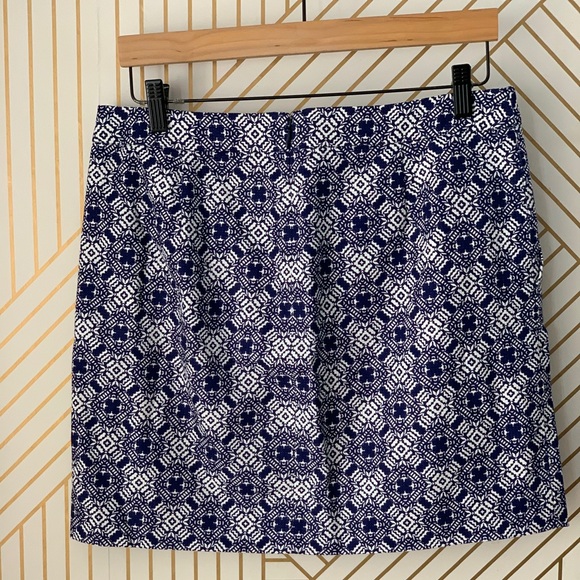 J. Crew printed basket weave mini skirt blue & white
Size 8 - Picture 9 of 11